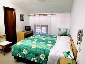 Hotel Cioci مونتيكاتيني تيرمي